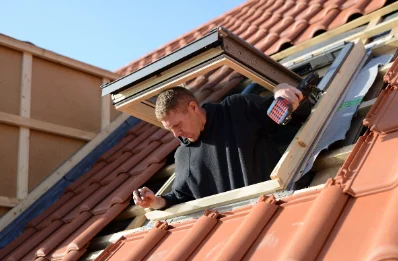 Pose de fenêtres de toit Velux à Avroult